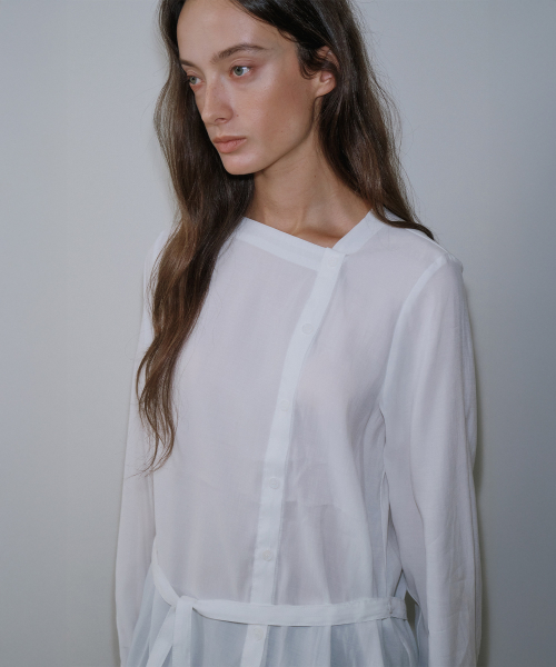 String Button Blouse (Ivory)