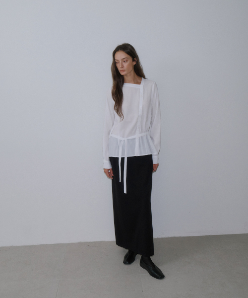 String Button Blouse (Ivory)