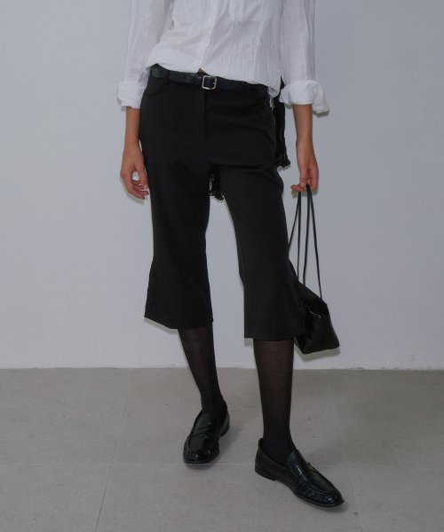 Side Button Capri Pants (Black)