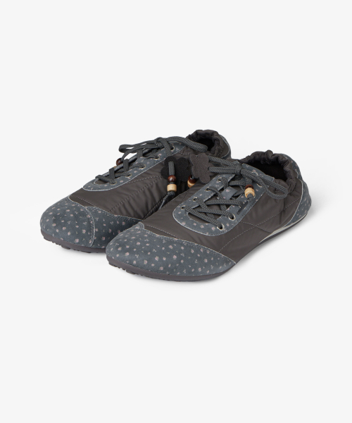 AEAE FLOWER TRAINER [CHARCOAL]