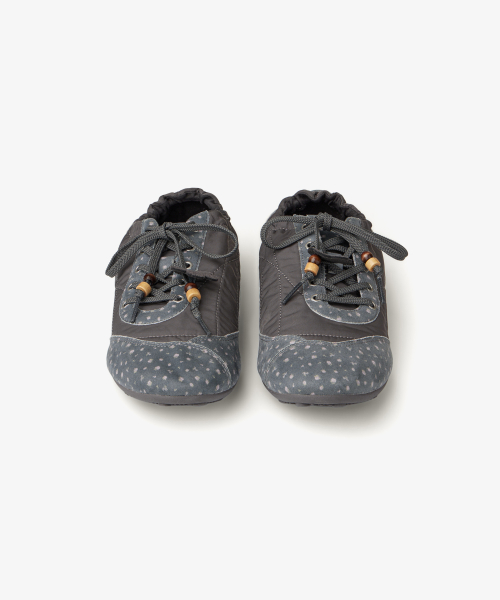 AEAE FLOWER TRAINER [CHARCOAL]