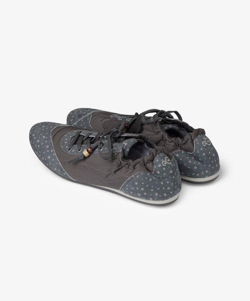AEAE FLOWER TRAINER [CHARCOAL]