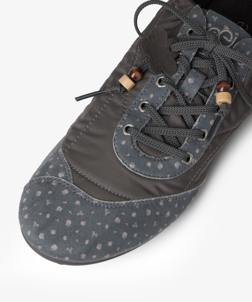AEAE FLOWER TRAINER [CHARCOAL]