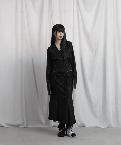 Drape Suede Shirring Blouse (Black)