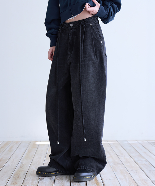 Curved Over Pintuck Jeans, BLACK