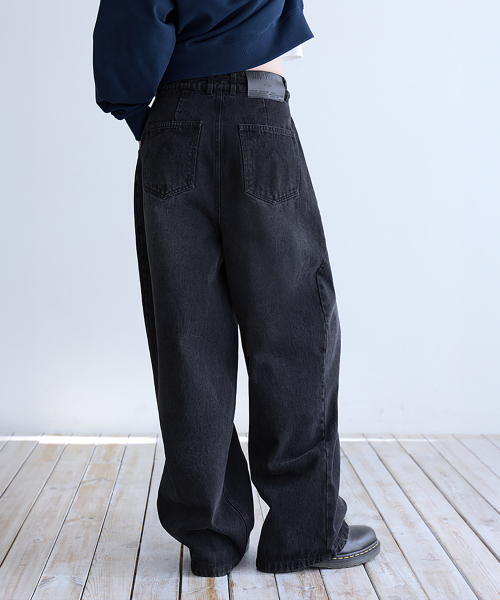 Curved Over Pintuck Jeans, BLACK