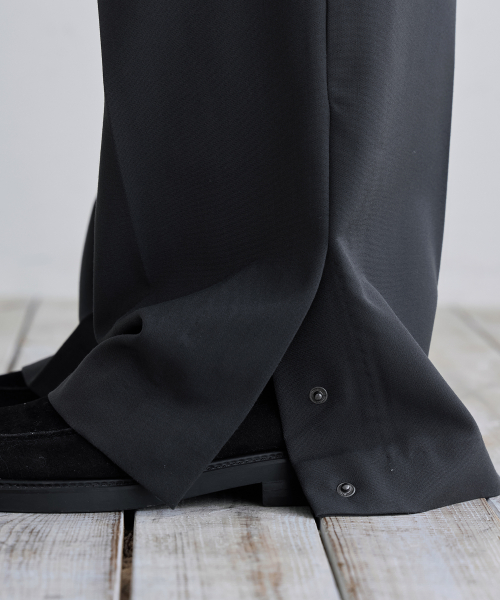 Side Button Slit Banding Slacks, CHARCOAL