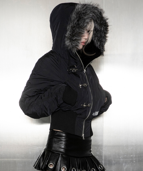 GBOJ001 토글 후디드 크롭 패딩 숏 파카 G26OH007BK (BLACK)