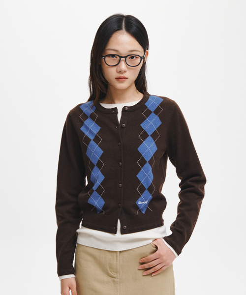 woman mild argyle crewneck cardigan [3col]