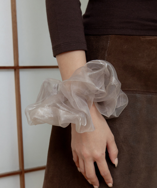 organza volume scrunchie - khaki grey