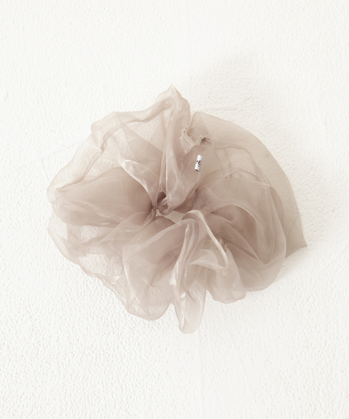 organza volume scrunchie - khaki grey