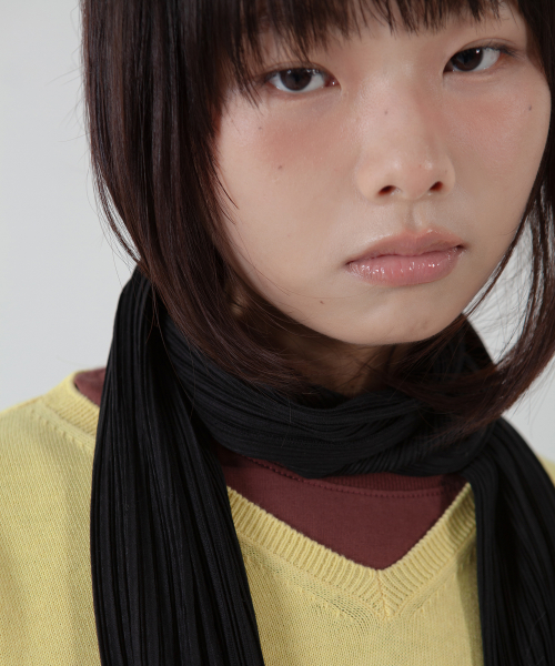 pleats long scarf - black