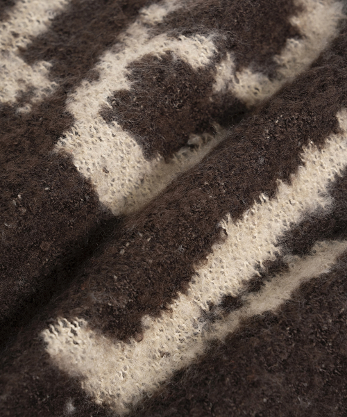 CRACKED LOGO MUFFLER IN BROWN