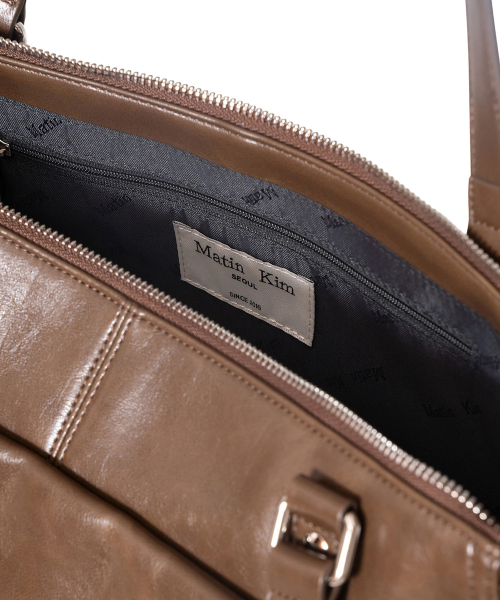 FLAP POCKET SHOULDER BAG IN BROWN