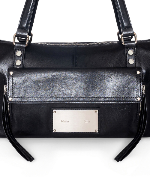 FLAP POCKET SHOULDER BAG IN BLACK