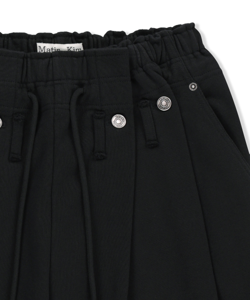 SNAP TUCK WASHED SWEATPANTS IN BLACK
