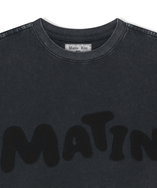 WAFFLE APPLIQUE LOGO TOP IN CHARCOAL