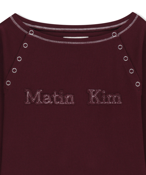 LOGO APPLIQUE BUTTON DETAIL RAGLAN TOP IN WINE