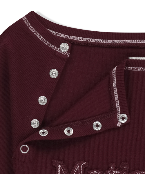 LOGO APPLIQUE BUTTON DETAIL RAGLAN TOP IN WINE