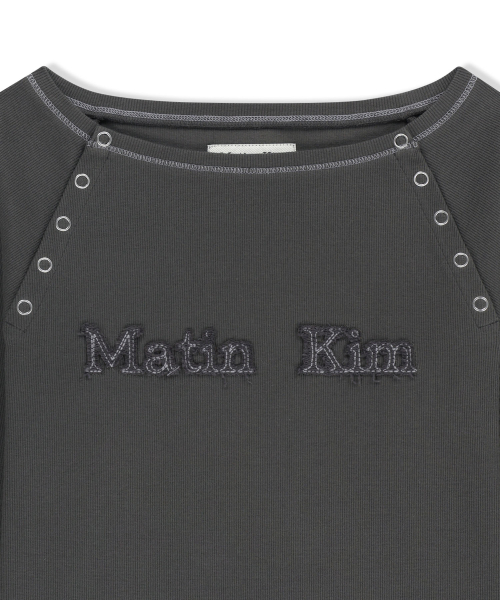 LOGO APPLIQUE BUTTON DETAIL RAGLAN TOP IN CHARCOAL