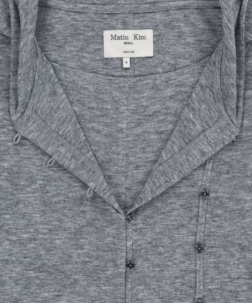 DOUBLE LAYER BUTTON HOOD TOP IN GREY