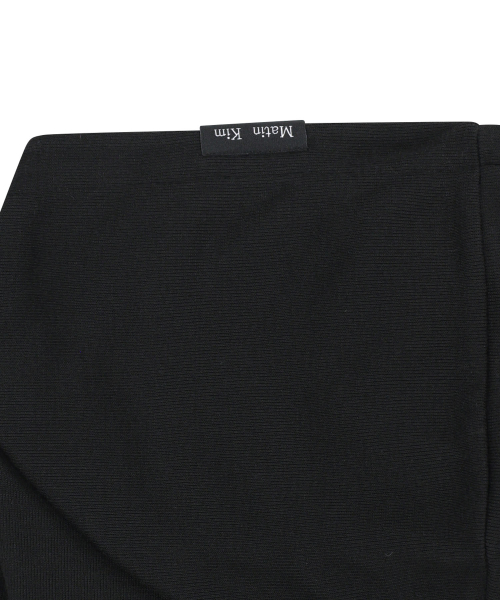 DOUBLE LAYER BUTTON HOOD TOP IN BLACK