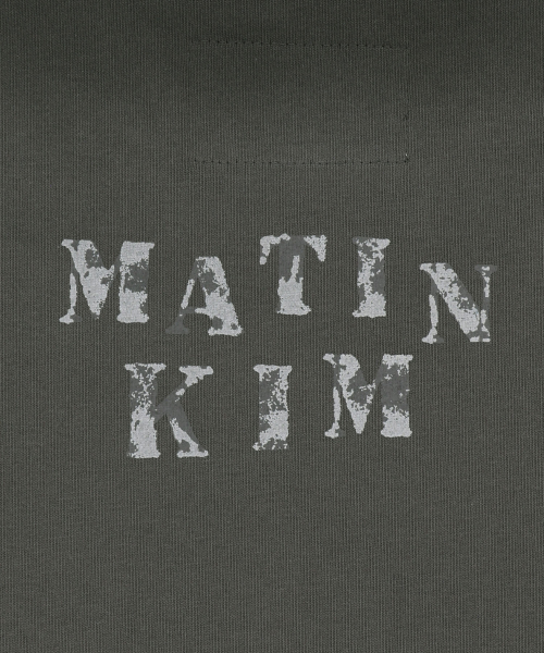 DUST WASHED LOGO LAYERED TOP IN CHARCOAL