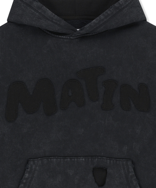WAFFLE APPLIQUE LOGO HOOD TOP IN CHARCOAL