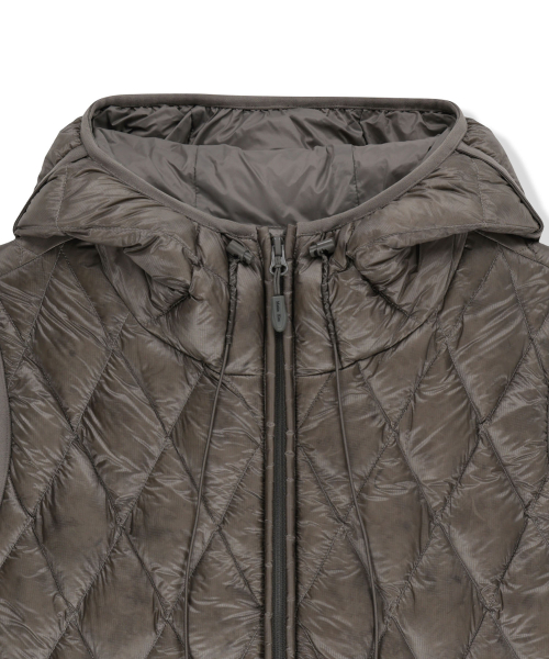 MIX QUILTED LIGHT DOWN VEST IN GREY