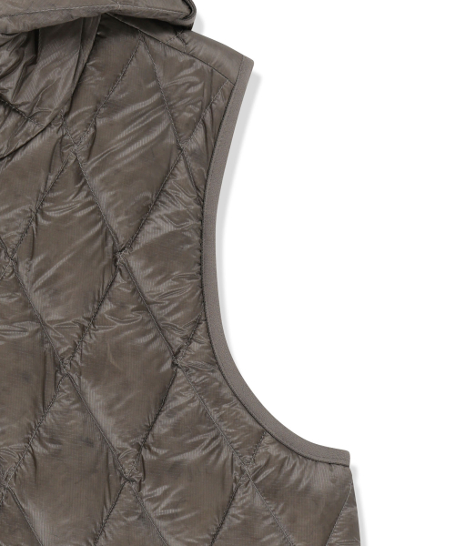 MIX QUILTED LIGHT DOWN VEST IN GREY