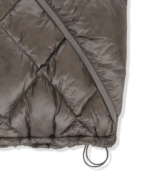 MIX QUILTED LIGHT DOWN VEST IN GREY