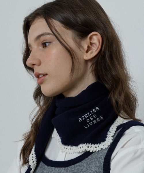 cashmere blend crochet triangle muffler - navy