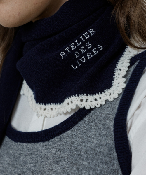 cashmere blend crochet triangle muffler - navy