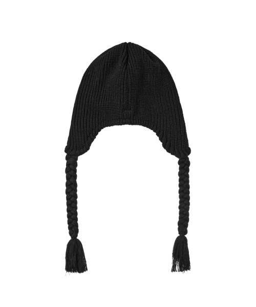 PATCH POINT BEANIE IN BLACK