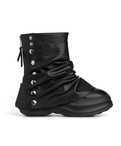 SNAP CURVED LINE FLATFORM BOOTS IN BLACK