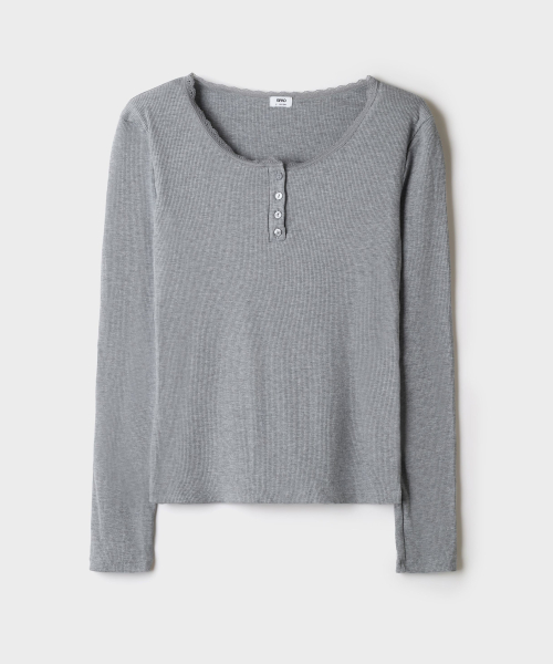 [COMFORT] Lace Henley-Neck Long-Sleeve Tee_SPLOG49A04