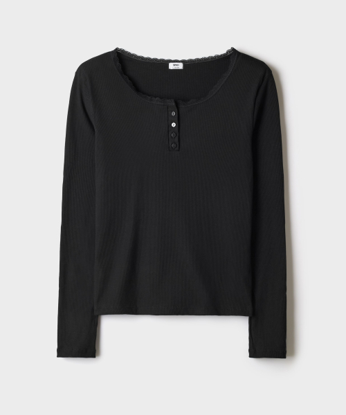 [COMFORT] Lace Henley-Neck Long-Sleeve Tee_SPLOG49A04