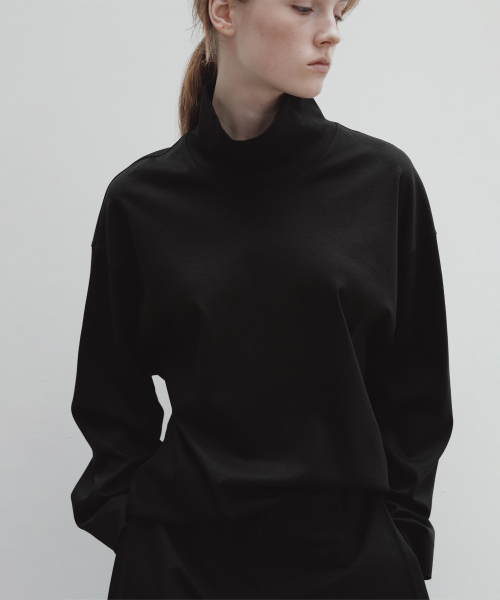 MOTE COTTON TURTLENECK TOP (BLACK)