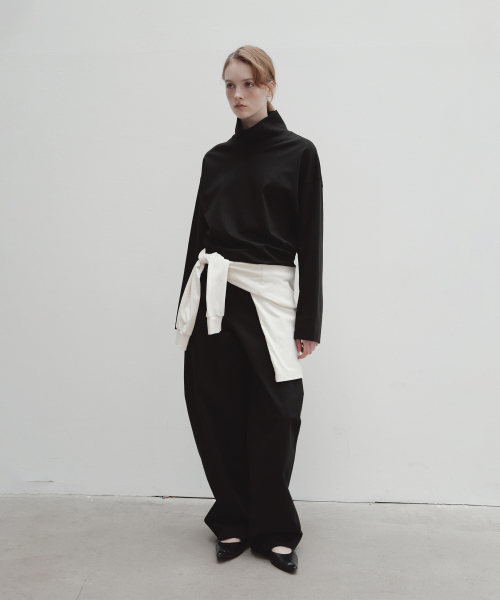 MOTE COTTON TURTLENECK TOP (BLACK)