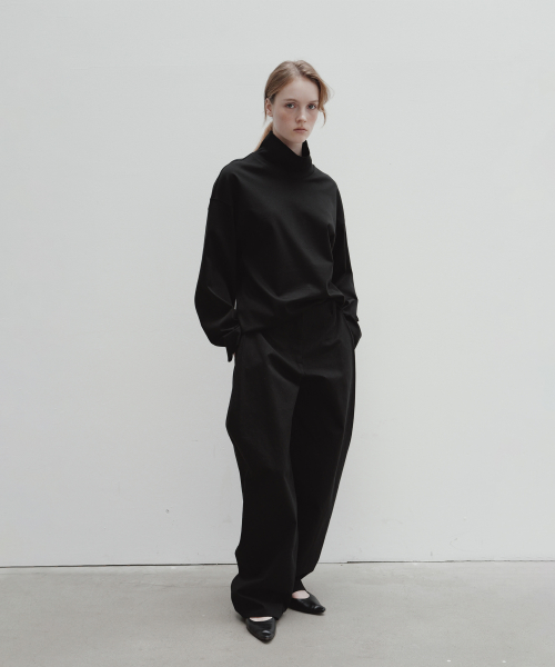 MOTE COTTON TURTLENECK TOP (BLACK)