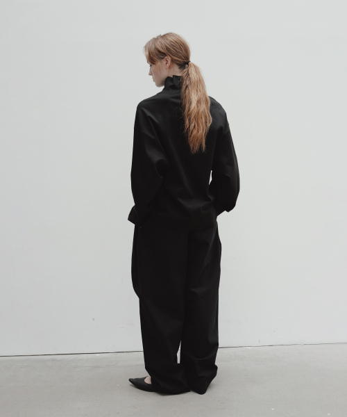 MOTE COTTON TURTLENECK TOP (BLACK)