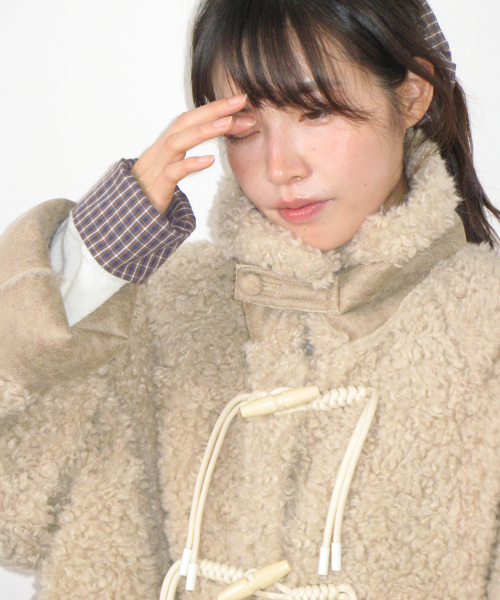 HIGH NECK TOGGLE HALF COAT BEIGE