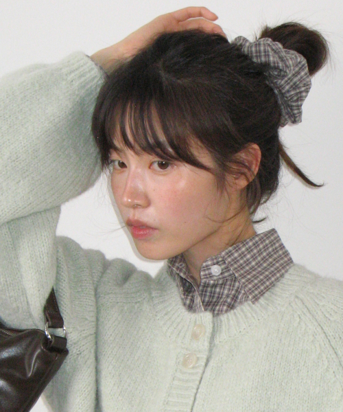 SCRUNCHIE SET LETTERING OVER FIT CHECK SHIRT BEIGE