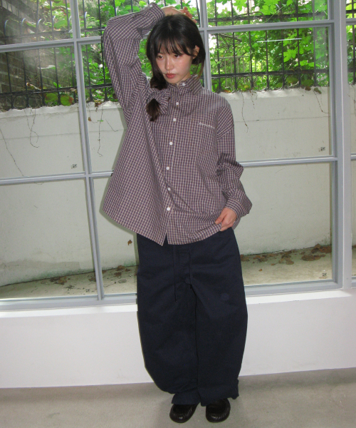 SCRUNCHIE SET LETTERING OVER FIT CHECK SHIRT BROWN