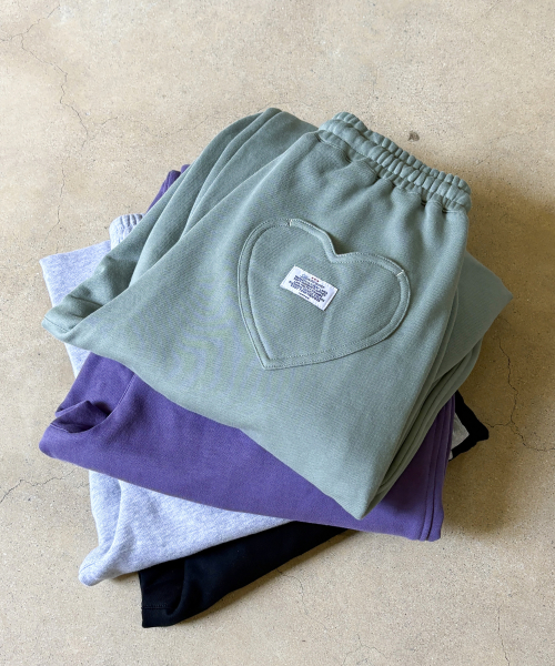 HEART POCKET WIDE JOGGER PANTS ASH KHAKI