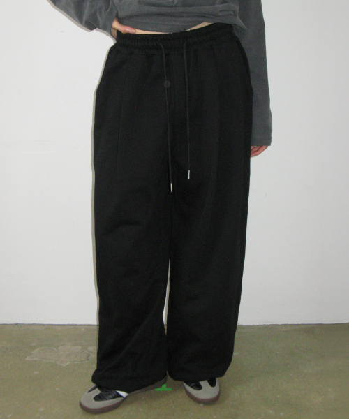 HEART POCKET WIDE JOGGER PANTS BLACK