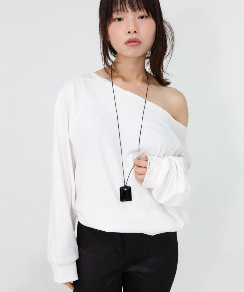 onyx frame string necklace