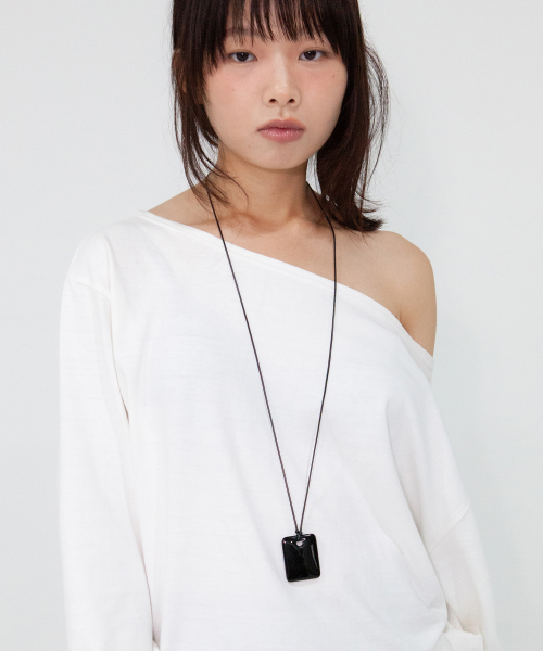 onyx frame string necklace
