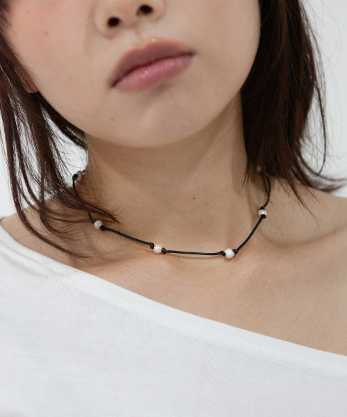 water pearl string necklcae - black