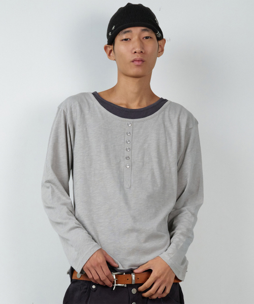 BUTTON LAYERED LS TEE GREY